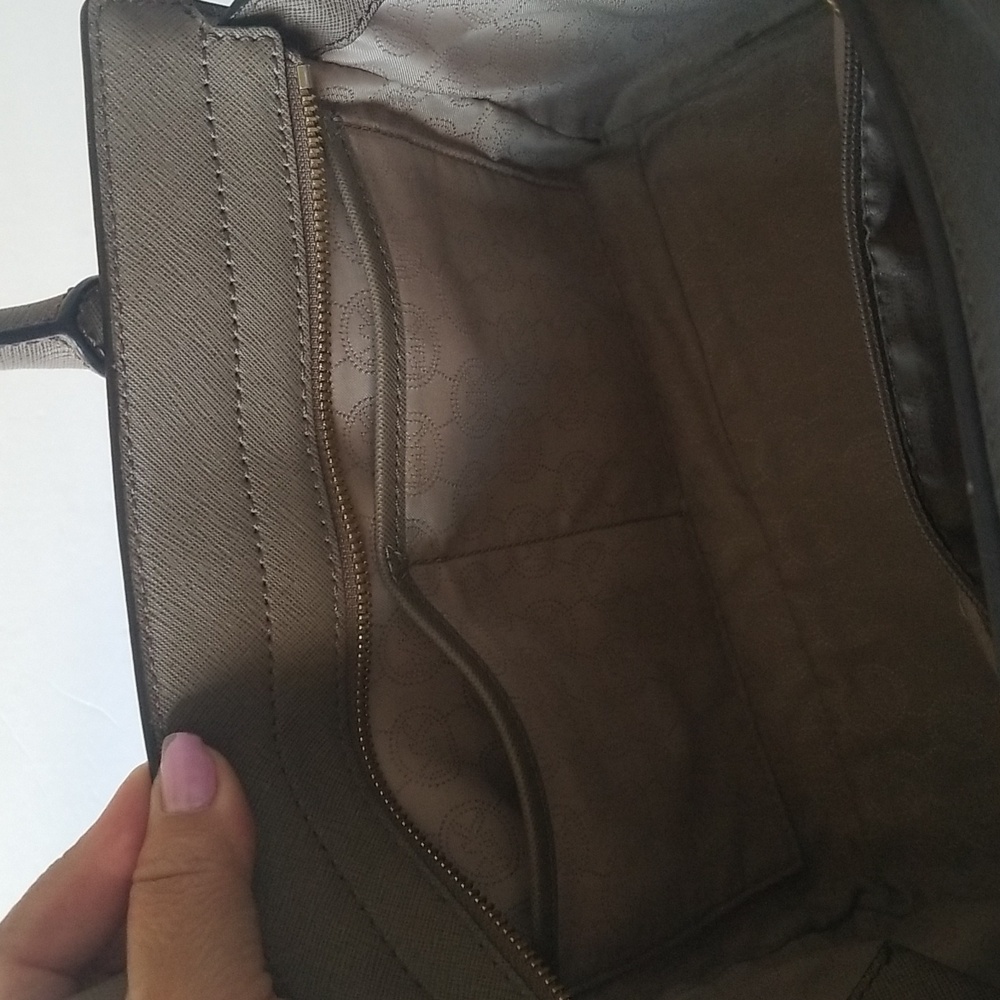 Michael kors bag - Picture 7 of 12